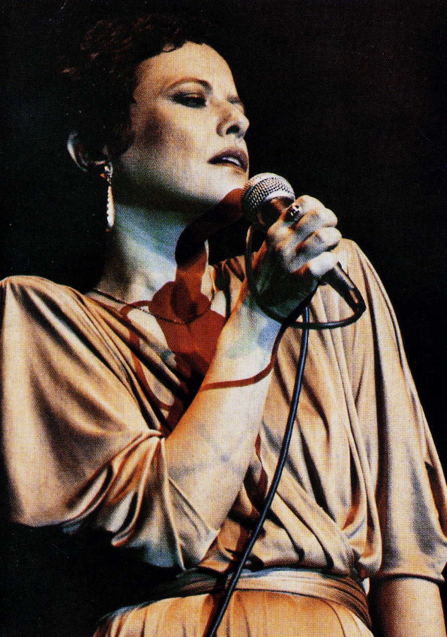 Há 78 anos, nascia Elis Regina, ícone musical brasileiro